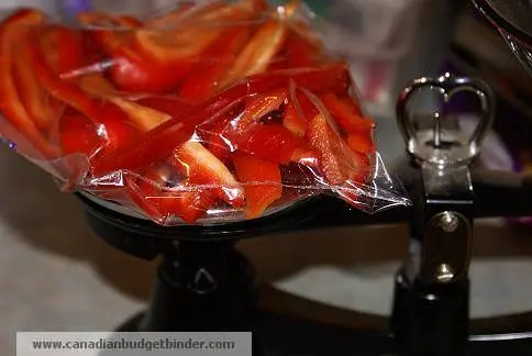 red-peppers-on-the-weigh-scale
