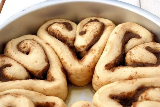 heart-rolls-cinnamon-rolls-valentines-day (1)
