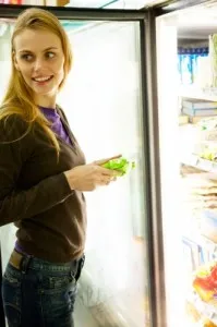woman-random-chat-grocery-store-199x300