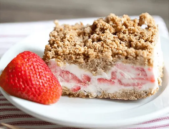 Frozen-Strawberry-Crunch-Cake1