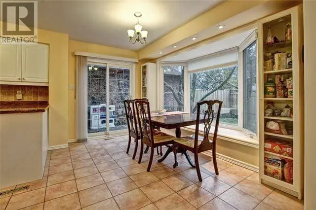 Apparently-this-houdse-has-hardwood-floors-throughtout1