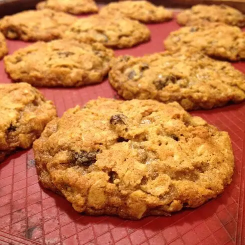 Old-Fashioned Oatmeal Raisin Cookies Recipe
