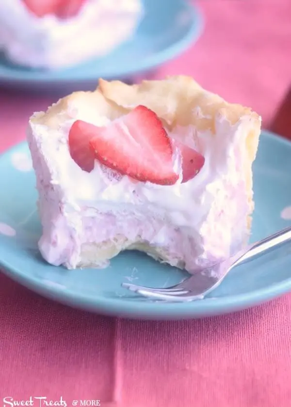 Strawberry-Cream-Eclair-Cake-one1
