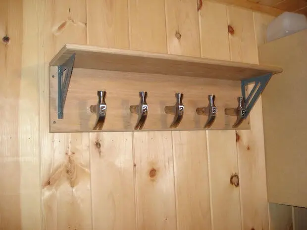 hammer coat rack for fathers day diy(1)