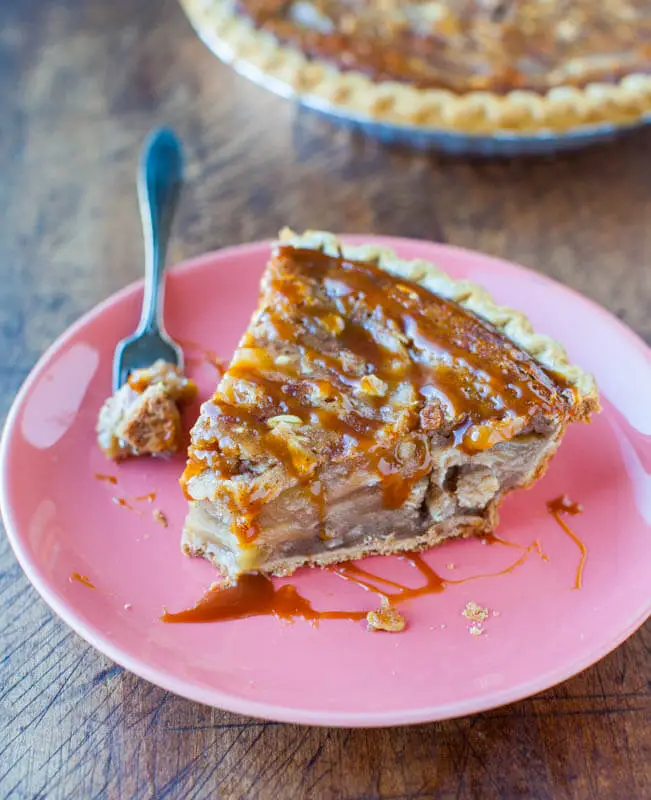 caramel-apple-crumble-pie