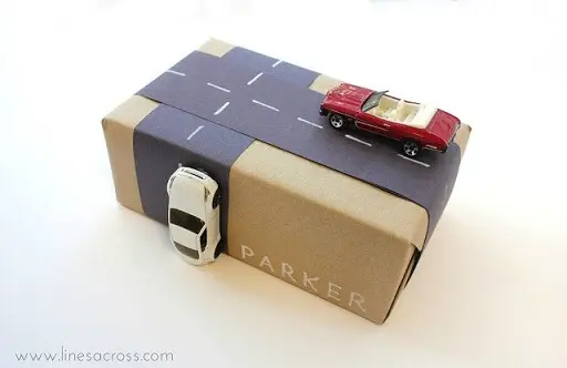 2-creative-gift-wrapping-kids-cars-and-road-2