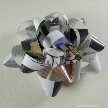 make-your-own-Christmas-bow-magazine-pages