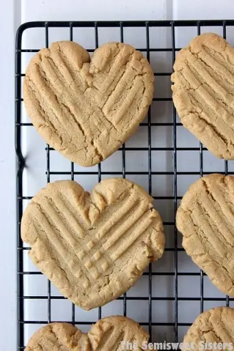 heart-shape-peanut-butter-cookies-valentines-day-recipe