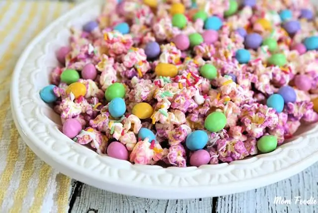 Easter-Popcorn-with-MMs