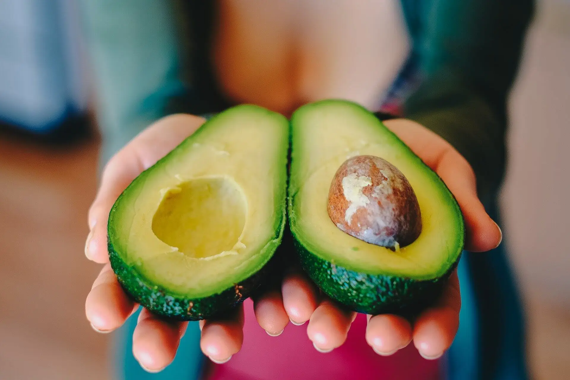 Lady-with-an-avocado-split-open-her-hand
