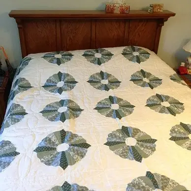 pat-garage-sale-quilt-brag