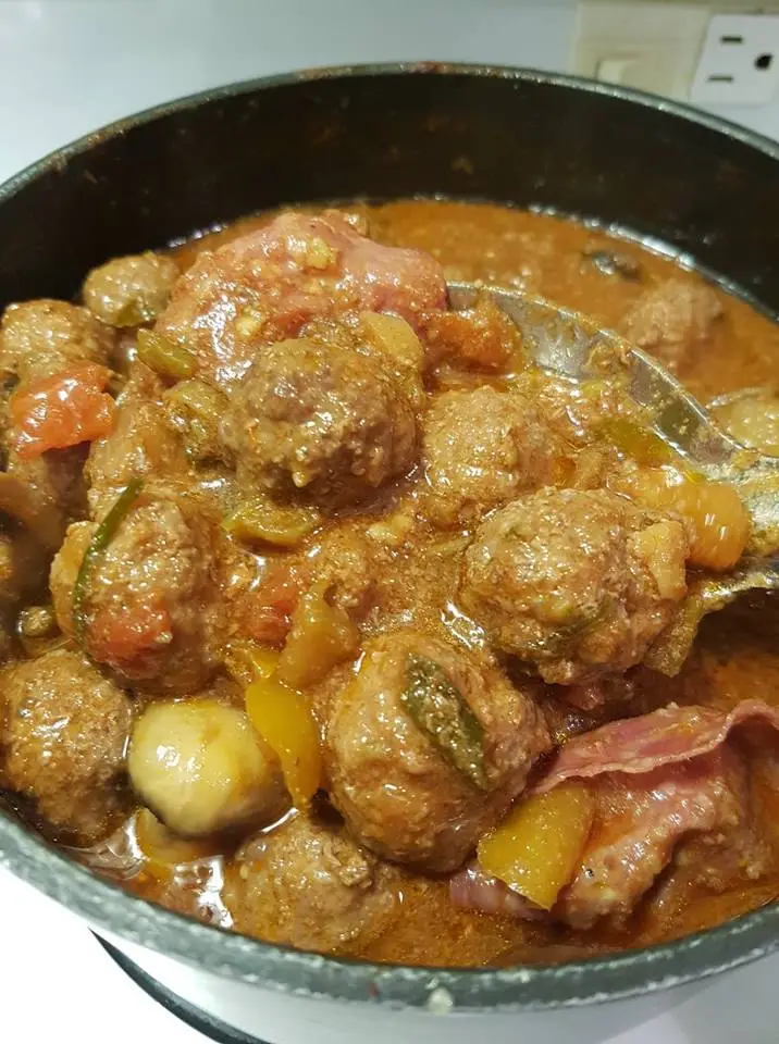 meatballs-and-sauce