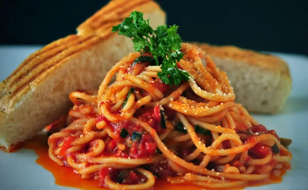 pasta and sauce with meat