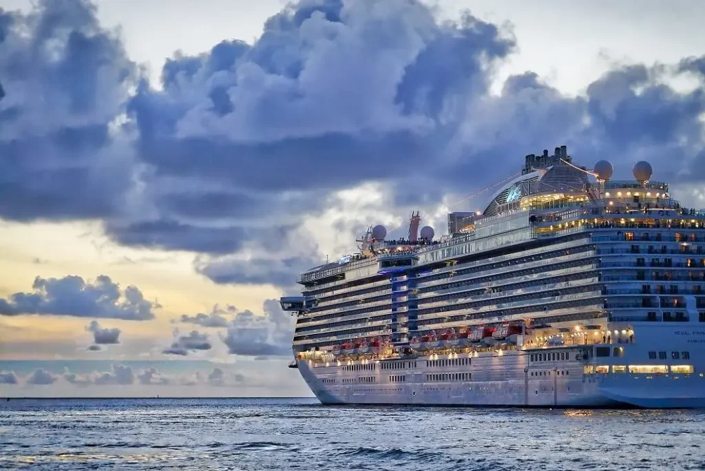 cruise ship spending money