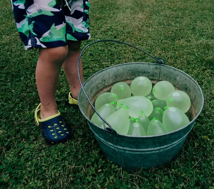 water-balloons-bunch-of-balloons-water-play-activities