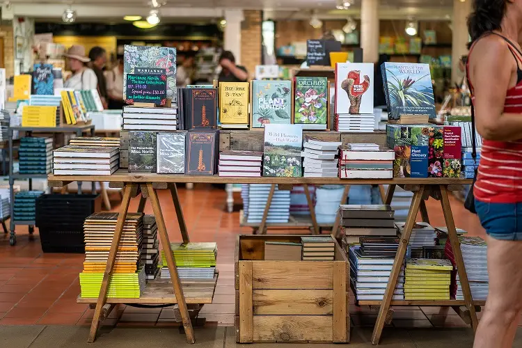 entertainment-bookstore