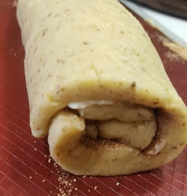 keto-cinnamon-roll-rolled-tightly (1)