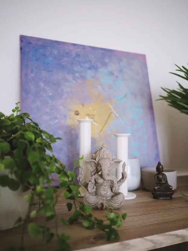 Thrift-Decor-Candle-Holders-and-Wall-Art