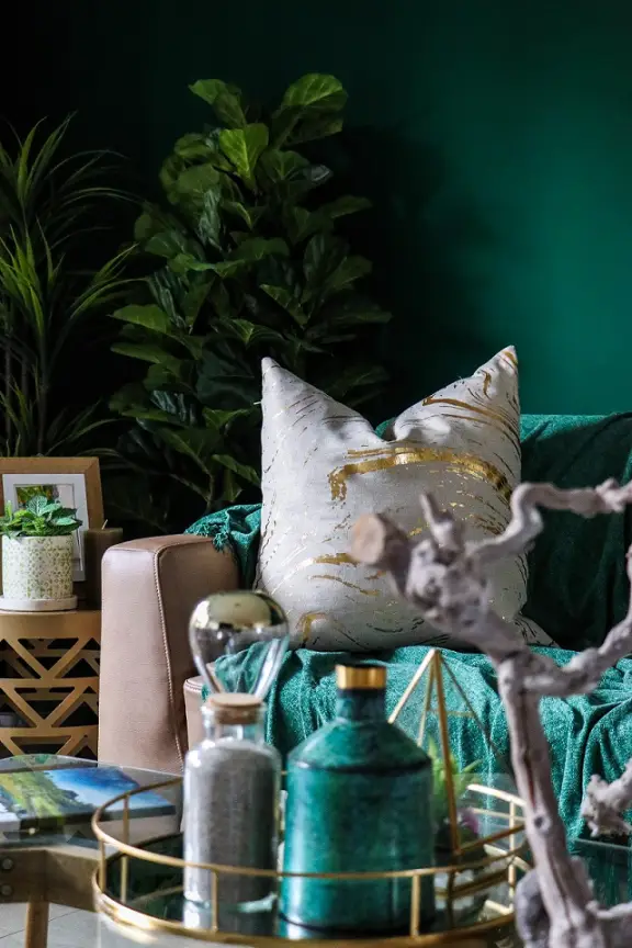 Thrift-Decor-Pillows-and-Blankets