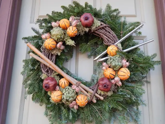 Thrift-Decor-Seasonal-Home-Decorations