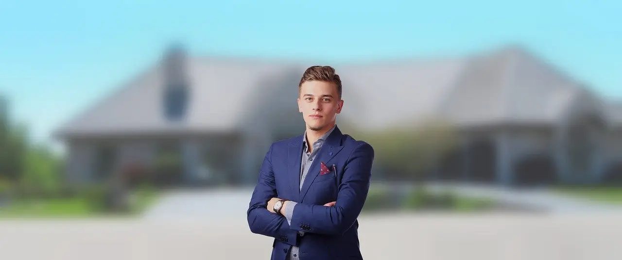 real-estate-agent-