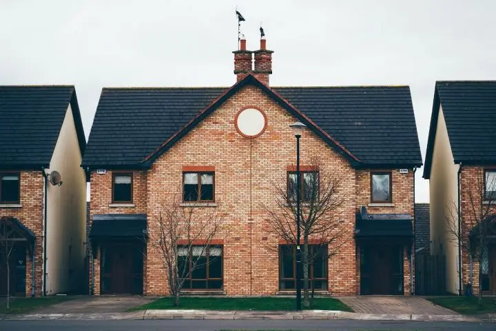 Deciding to buy a starter home that is meant to be short-term or a forever home which is for life comes with many challenges to consider.