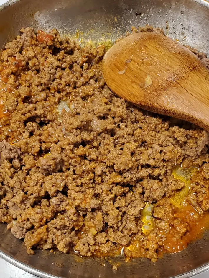 A flavourful mix of Mexican taco beef and Korean seaweed make great mini keto snacks.