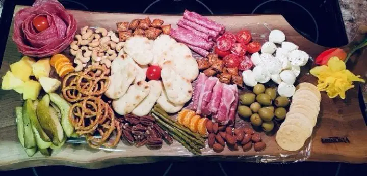 Use a charcuterie board to create the most beautiful appetizers for your next summer party, gathering or wedding.