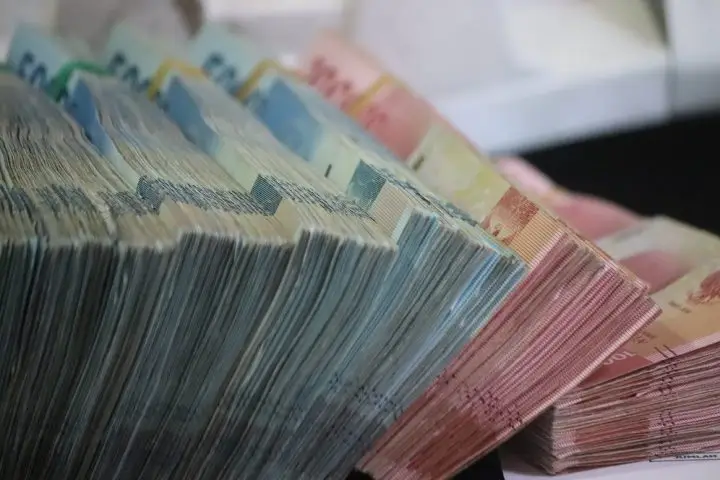 Earn extra cash using cashback apps such as Receipt Hog