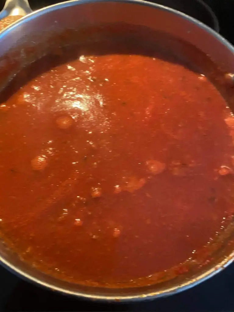 Marinara sauce or pizza sauce