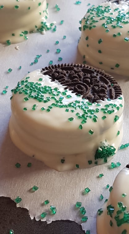 Chocolate Dipped Oreo Cookies For St. Paddy's Day